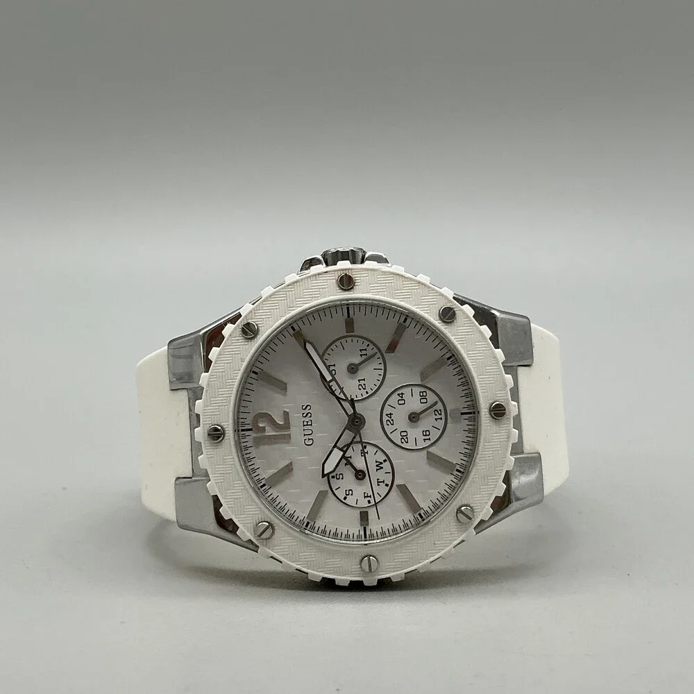 Guess U10657L1 Womens Watch 39mm White Dial White Silicone 100M New Battery